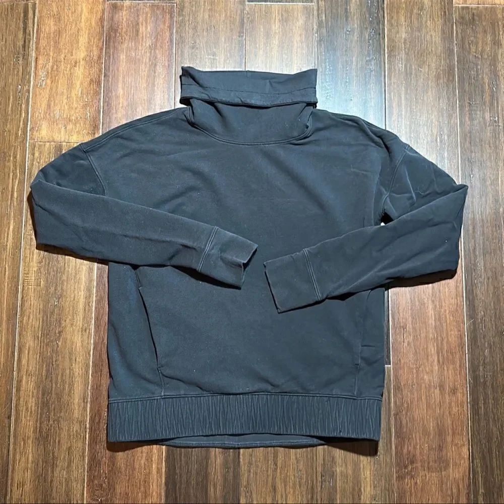Lululemon Ladies Sweatshirt